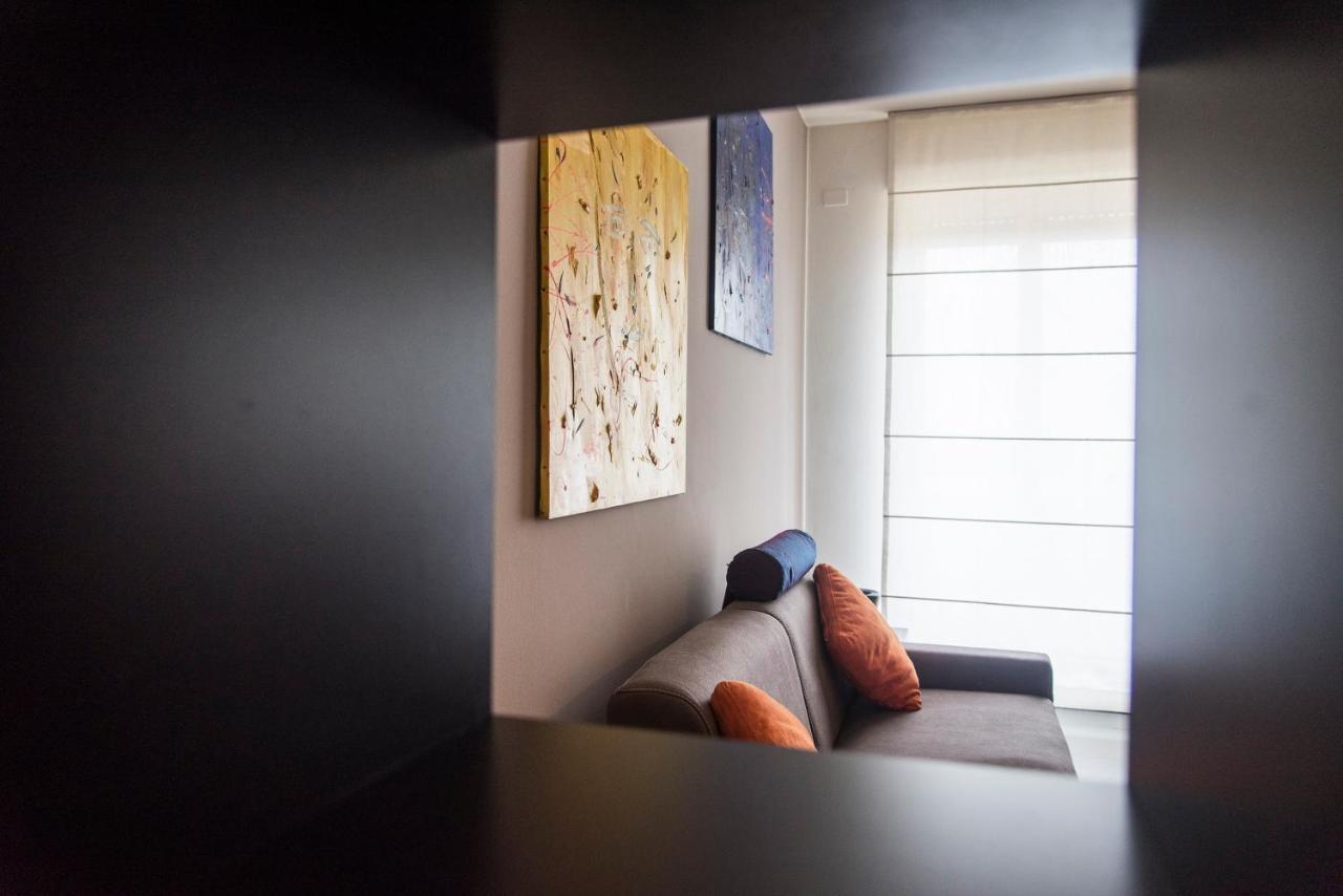 High Rise Studio Flat Near Metro Stop Milano Exterior foto